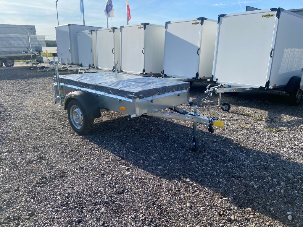 Humbaur Steely 750 kg Mehrzweckanhänger mit Flachplane, Stützrad und Heckstützen