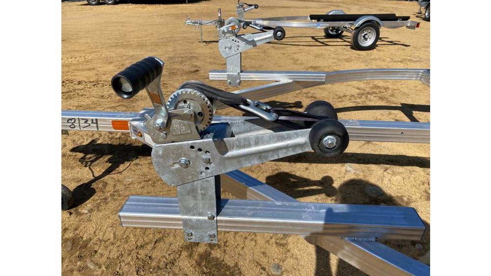 Shore Haven Aluminium-Anhänger für 2 Wassermotorräder / Jetskis mit teppichbezogenen Bunks (Modell 2025) – Image 2