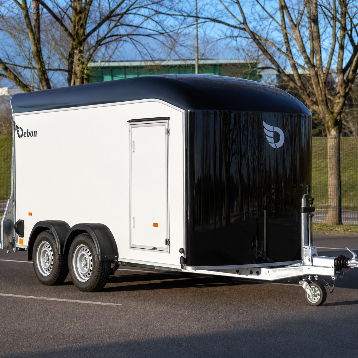 29AA.jpg Kofferanhänger Debon Trailers Roadster 700 – Image 1