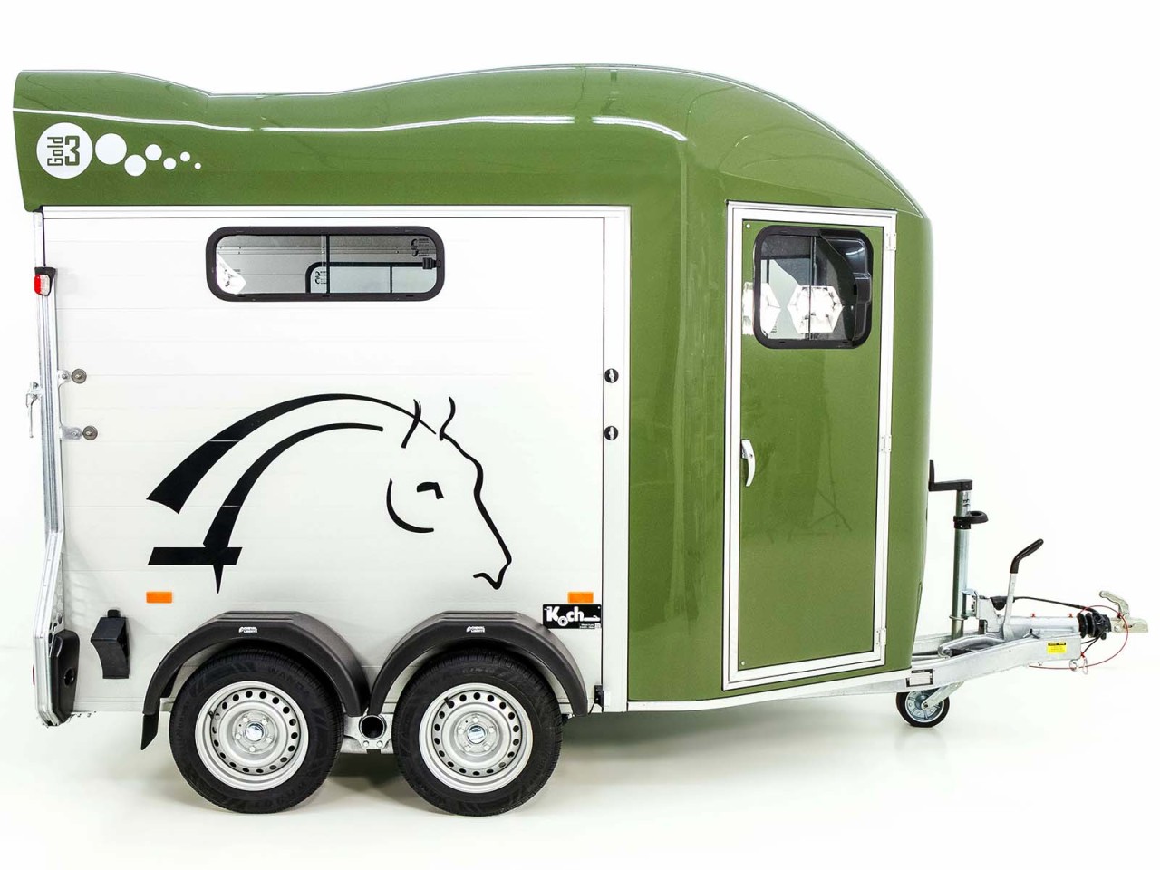 69.jpg Cheval Liberte Pferdeanhänger GOLD 3|Pullman 2|Sattelkammer|olivgrün-Neu – Image 1