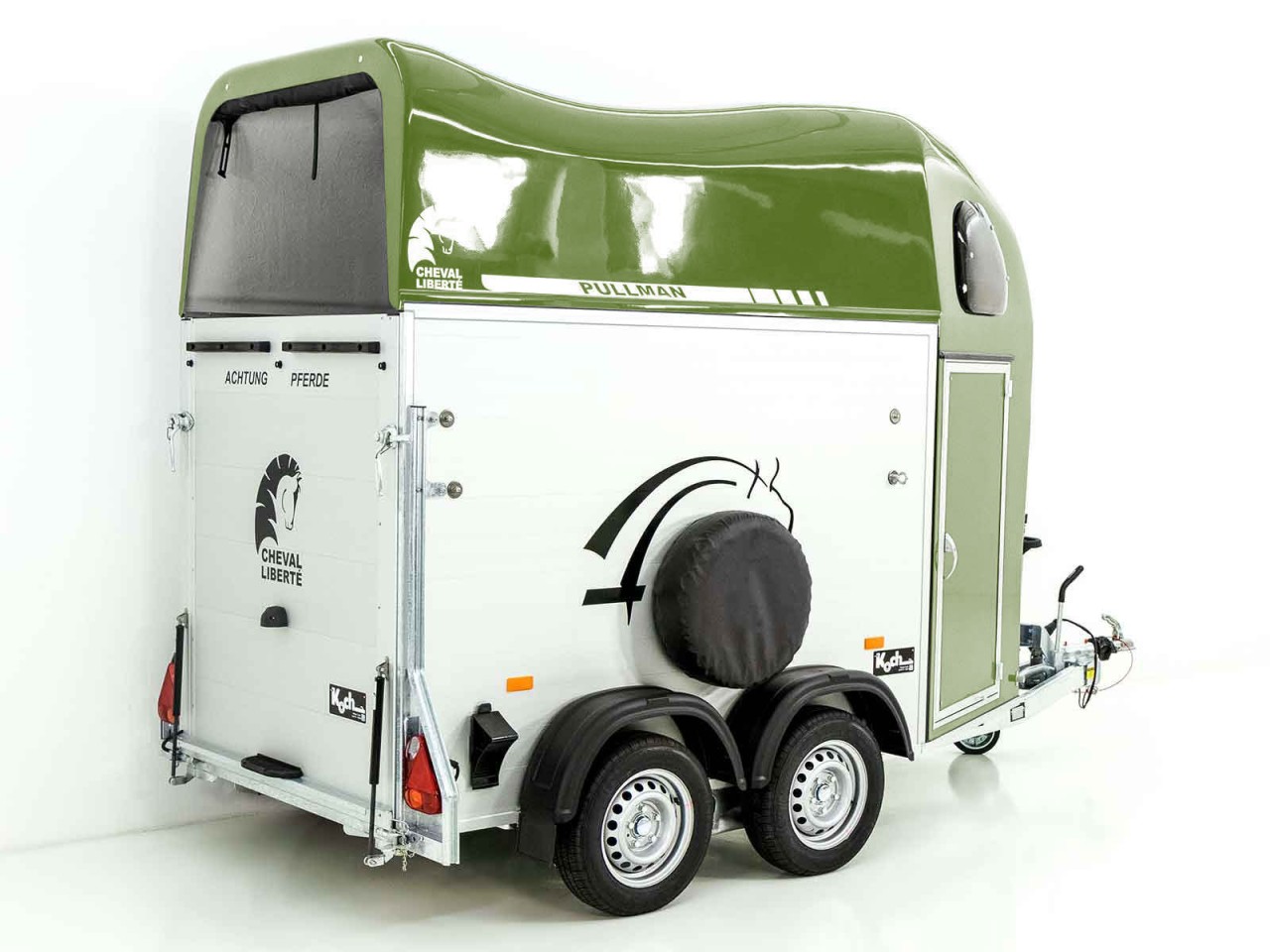 77.jpg Cheval Liberte Pferdeanhänger GOLD One 1,5er| Pullman-Fahrwerk| olivgrün-Neu – Image 1